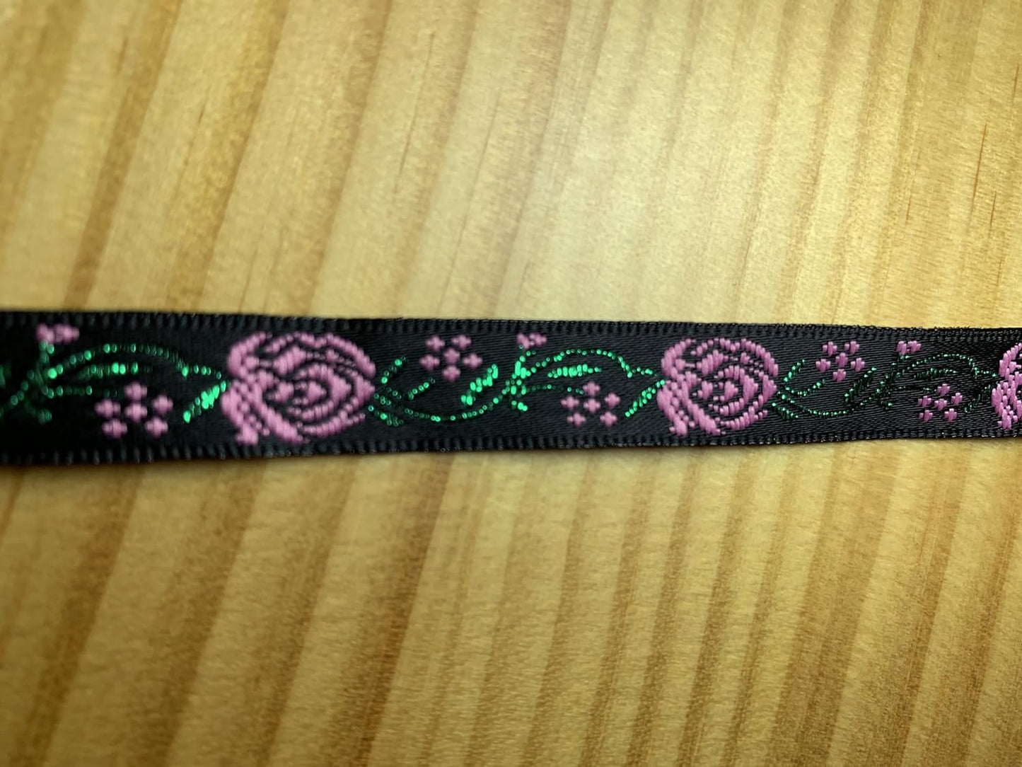Atapiernas Lligacames 🔸Modelo FLOR ROSA con BORLAS NEGRAS