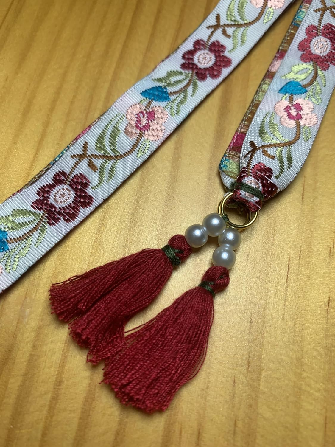 Atapiernas Lligacames ✅Modelo FLORES ROJAS Y BORLAS ROJAS con PERLAS