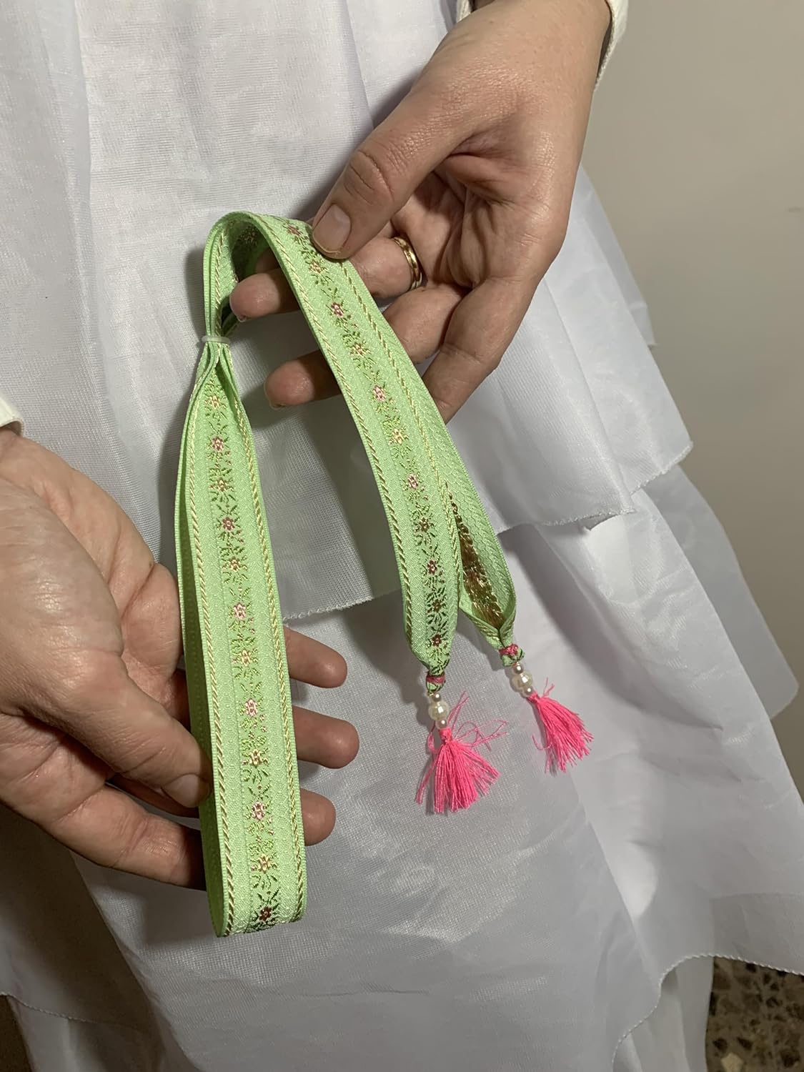 ATAPIERNAS LLIGACAMES VERDE MENTA con Borlas Rosa y Perlas.