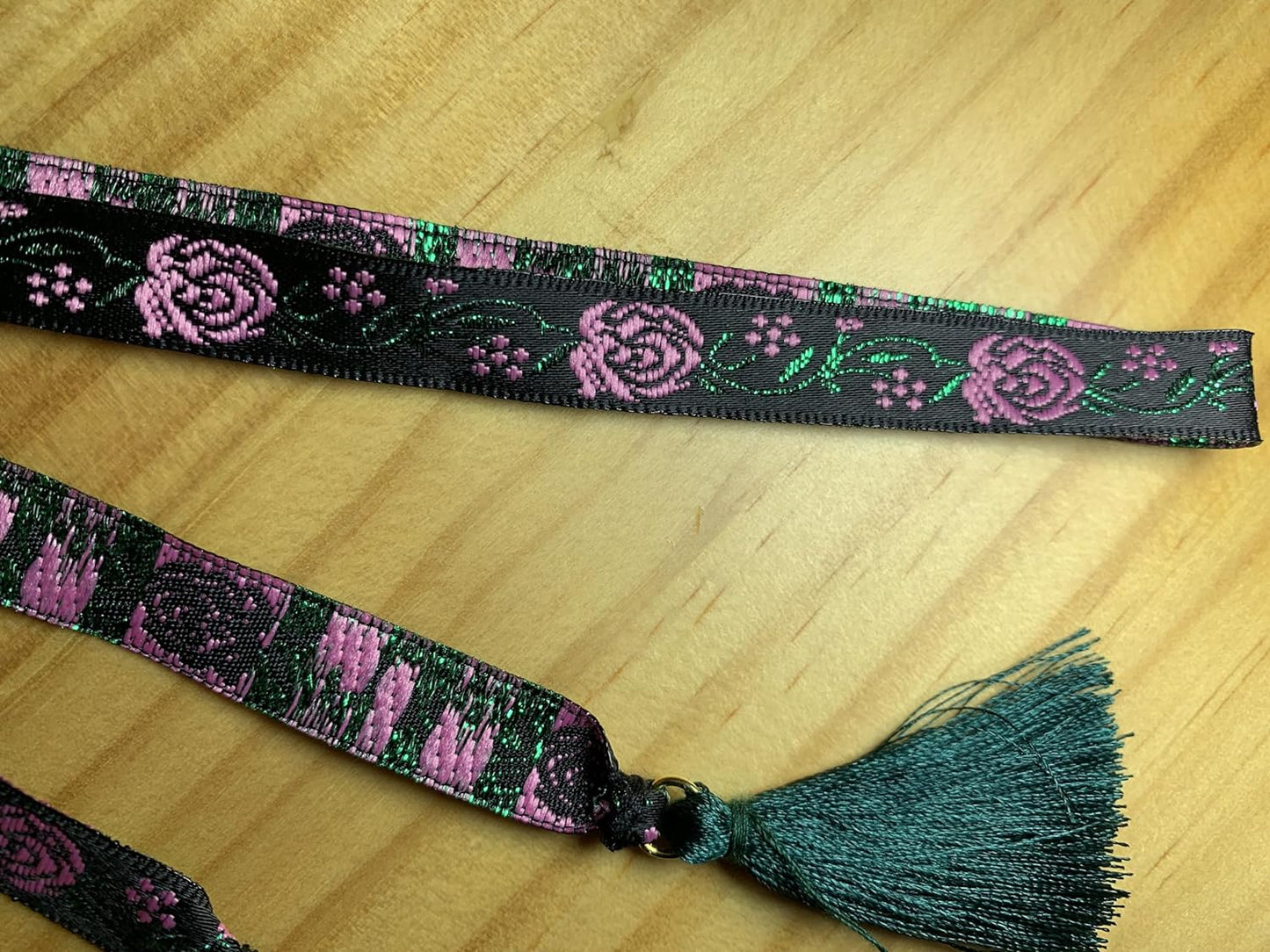 Atapiernas Lligacames 🔸Modelo FLOR ROSA con BORLAS NEGRAS