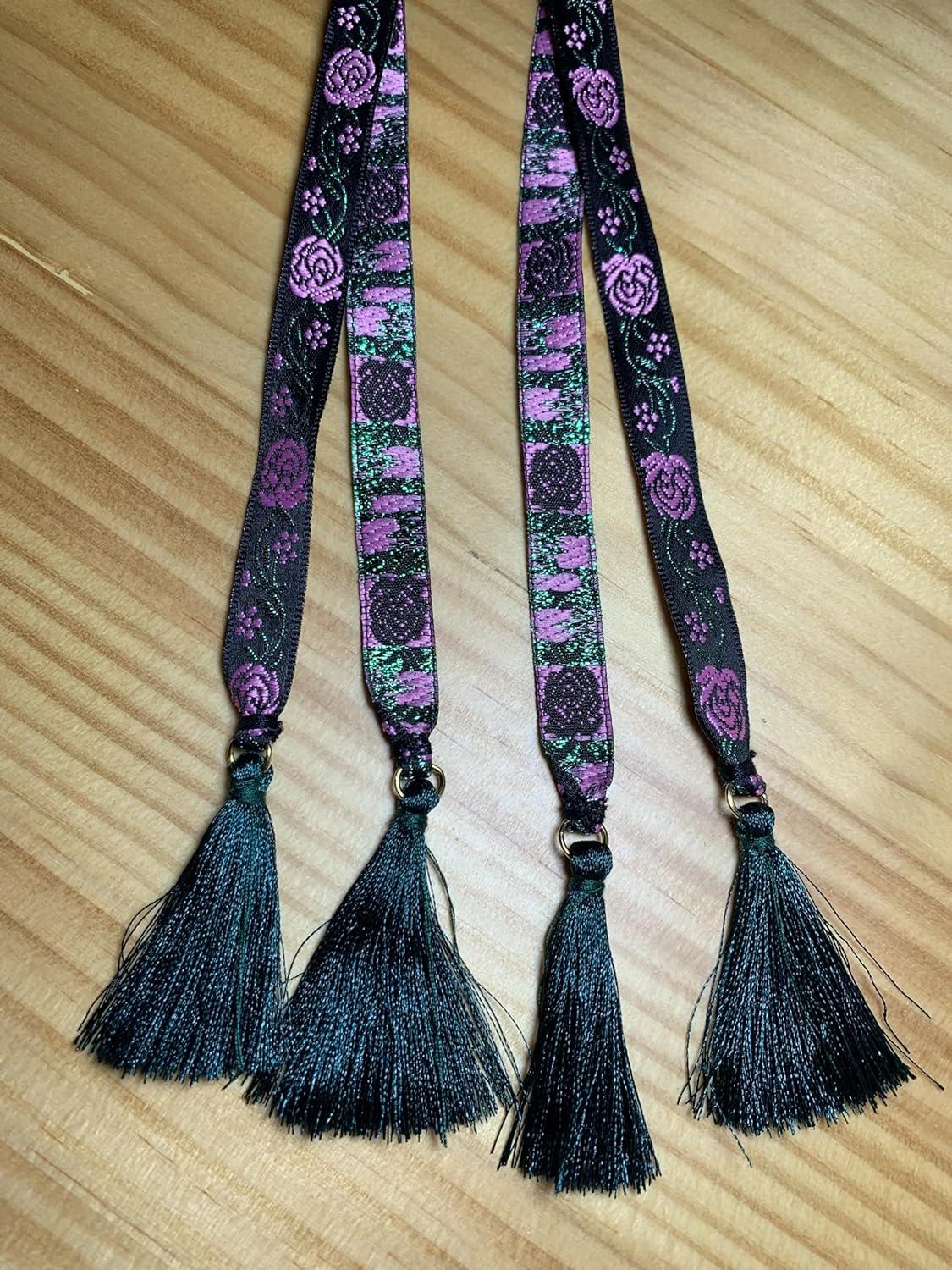 Atapiernas Lligacames 🔸Modelo FLOR ROSA con BORLAS NEGRAS