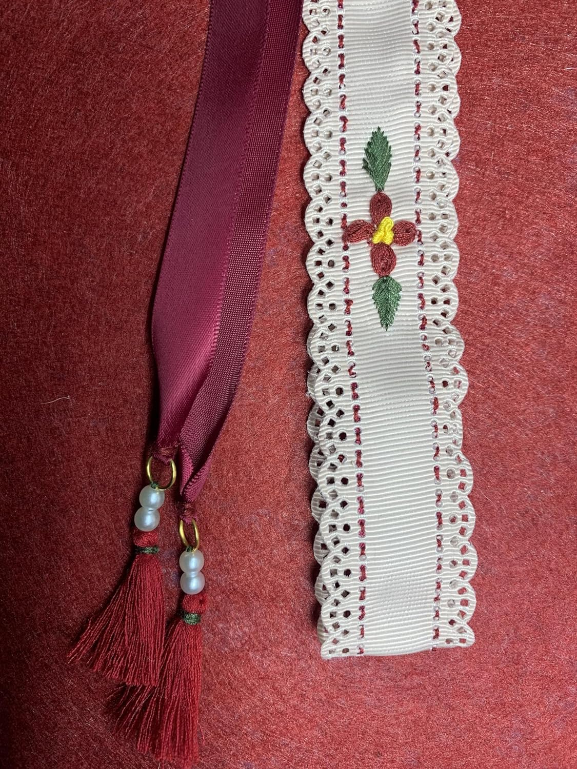 Atapiernas Lligacames Modelo FLOR BORDADA A MANO borlas ROJO