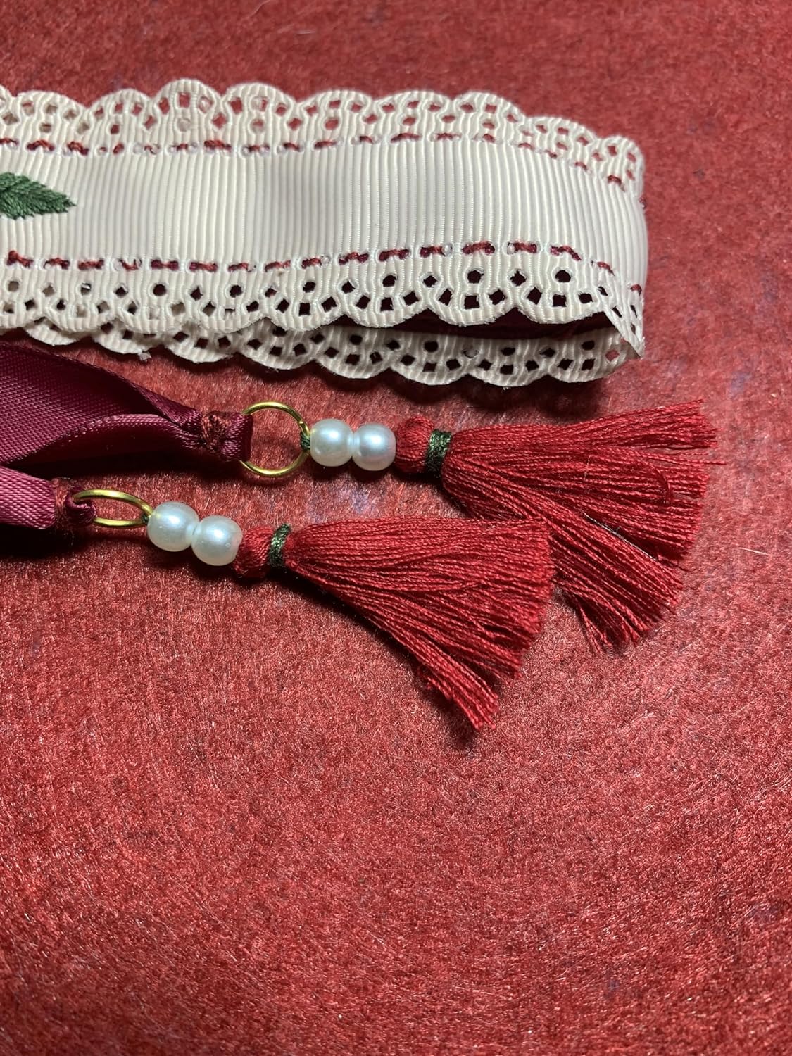 Atapiernas Lligacames Modelo FLOR BORDADA A MANO borlas ROJO