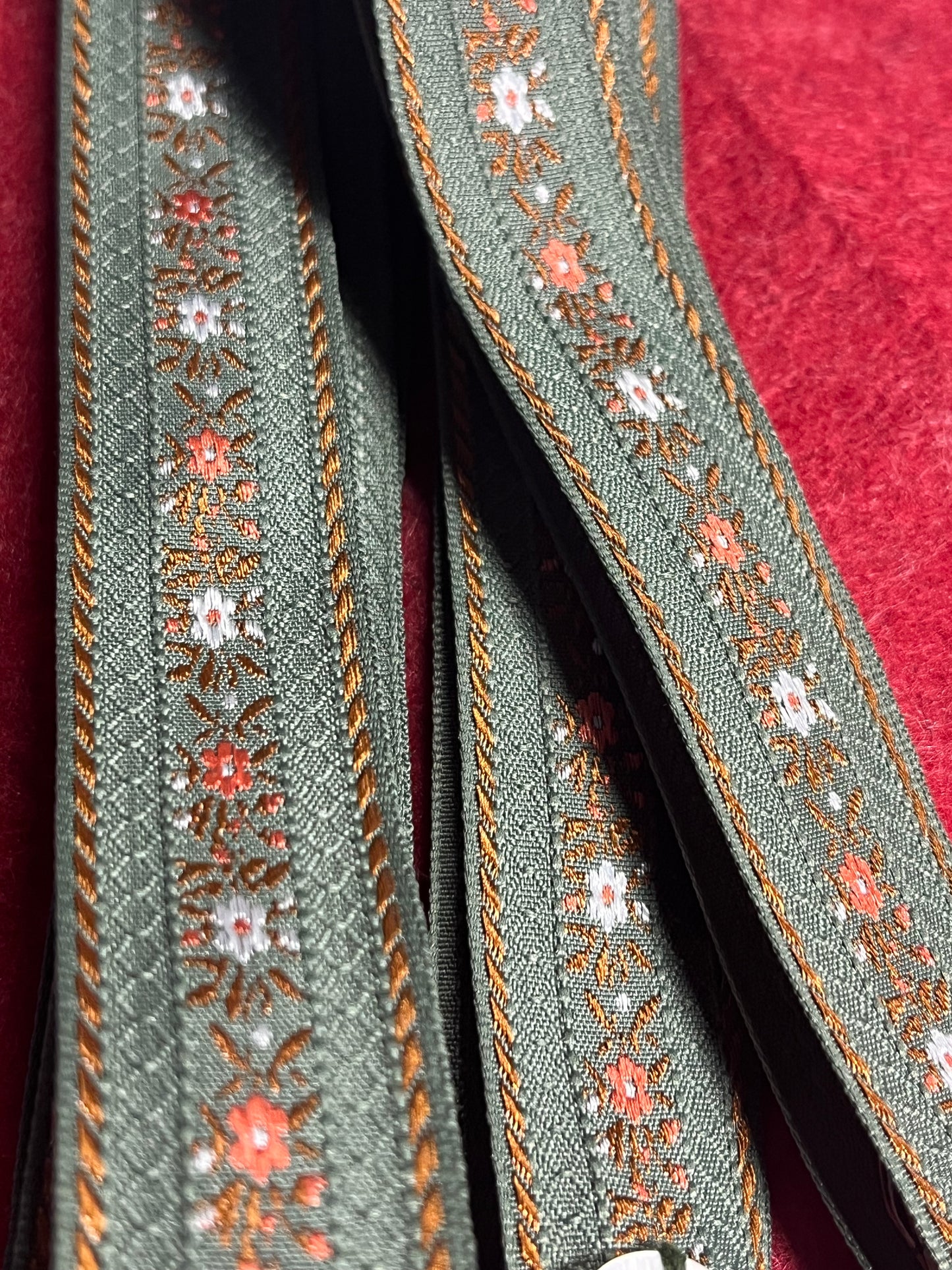 Atapiernas Lligacames Elegante UNISEX con VIRGEN DEL PILAR y Borlas según combinación