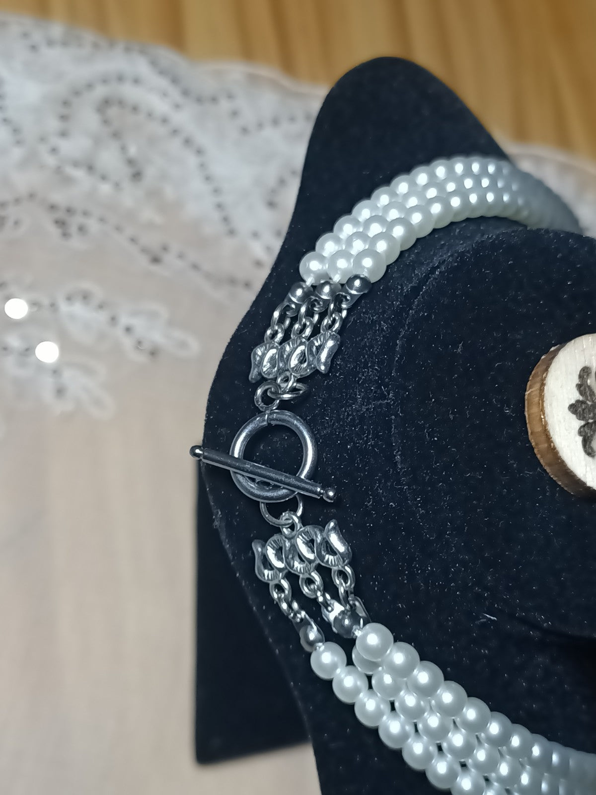 CONJUNTO Pulsera y Collar perlas 3 tiras CIERRE OT color plata.