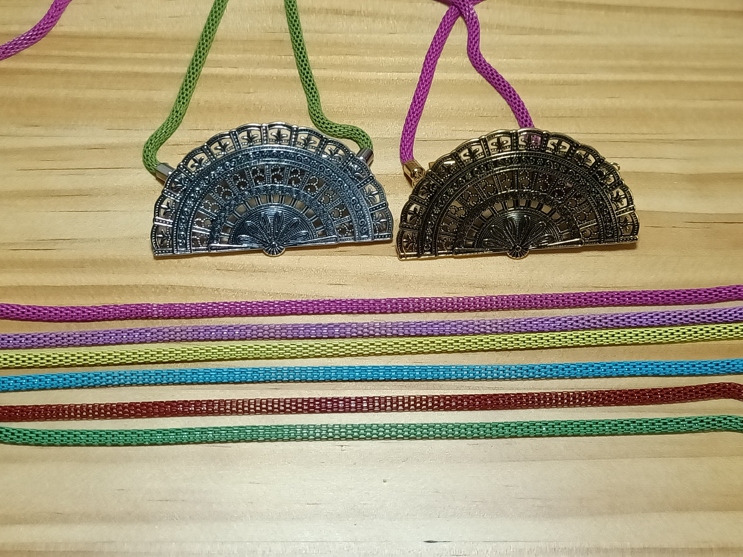 CUELGA Abanicos CASUAL COLORES Joya Colgante PERSONALIZABLE Uso diario o Traje Regional Andalucia