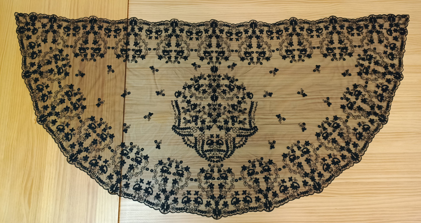 Mantilla A Clásica de Media Luna para Actos Religiosos, FALLERA O HUERTANA - Damasco IMPORT. Modelo A