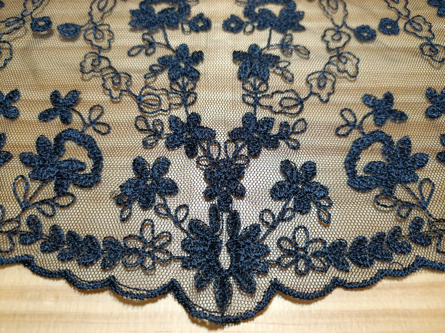 Mantilla A Clásica de Media Luna para Actos Religiosos, FALLERA O HUERTANA - Damasco IMPORT. Modelo A