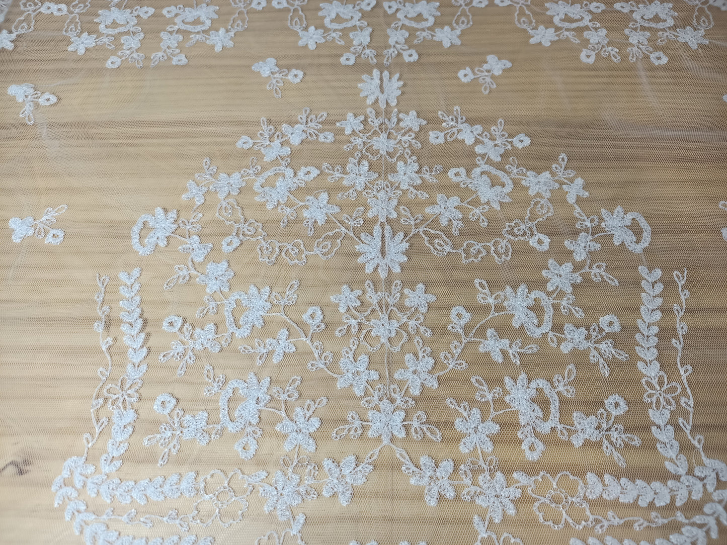 Mantilla A Clásica de Media Luna para Actos Religiosos, FALLERA O HUERTANA - Damasco IMPORT. Modelo A