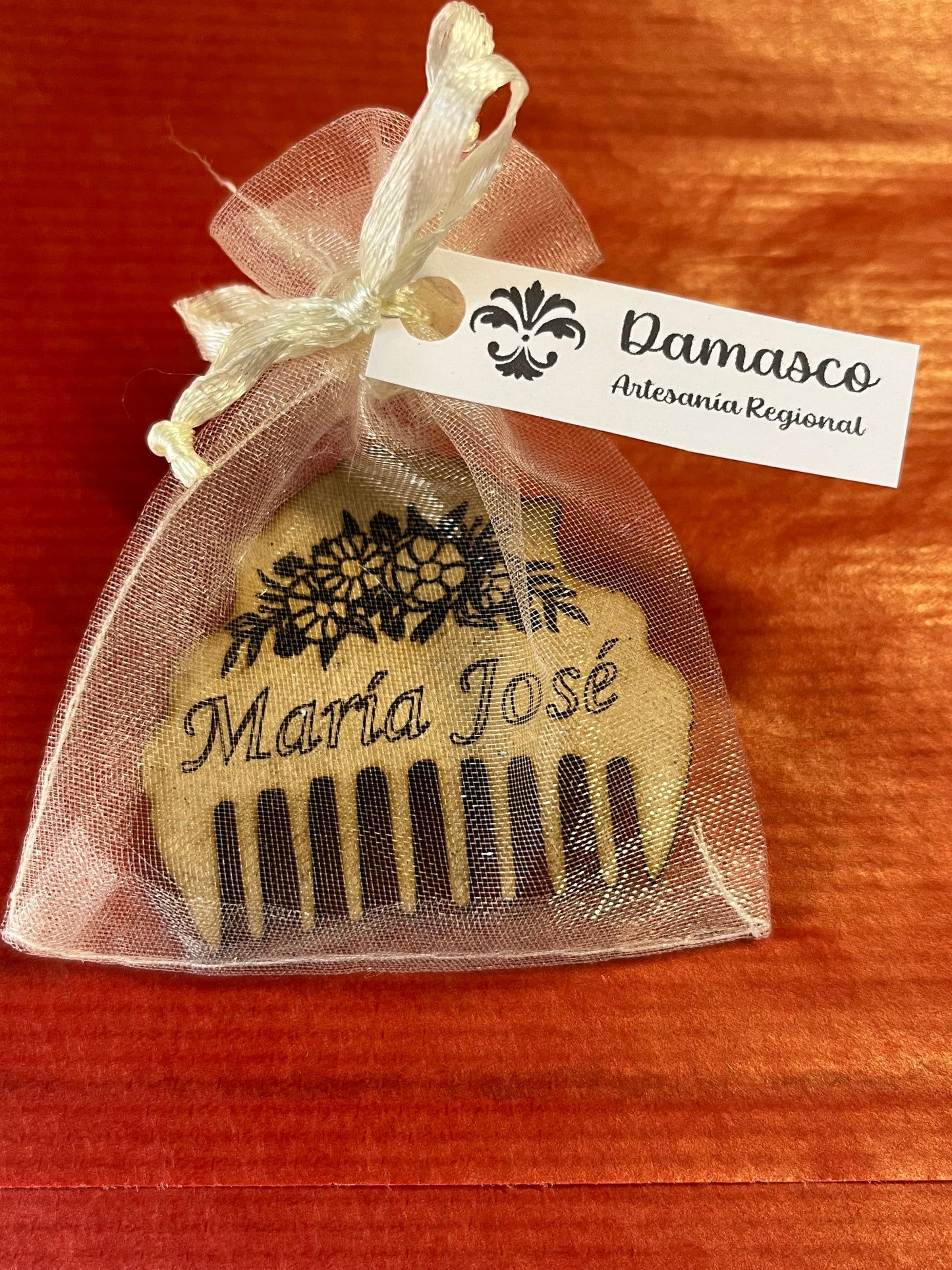 PEINETA, PETARDO O LLAMA DE MADERA.PERSONALIZADO. Varios acabados, diseños y broches