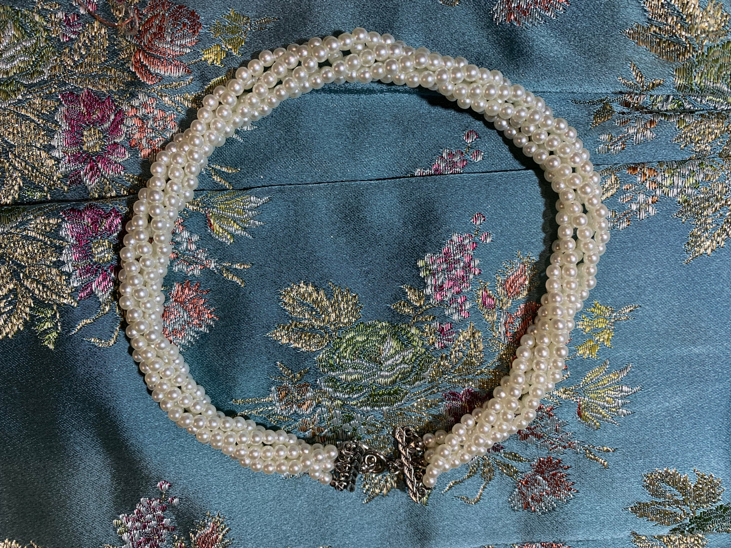 Collar 5 tiras de PERLAS cierre OT COLOR PLATA