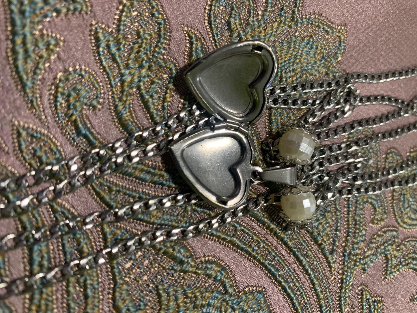Relicario con Cadena Forma Corazón color Oro o Plata con PERLAS