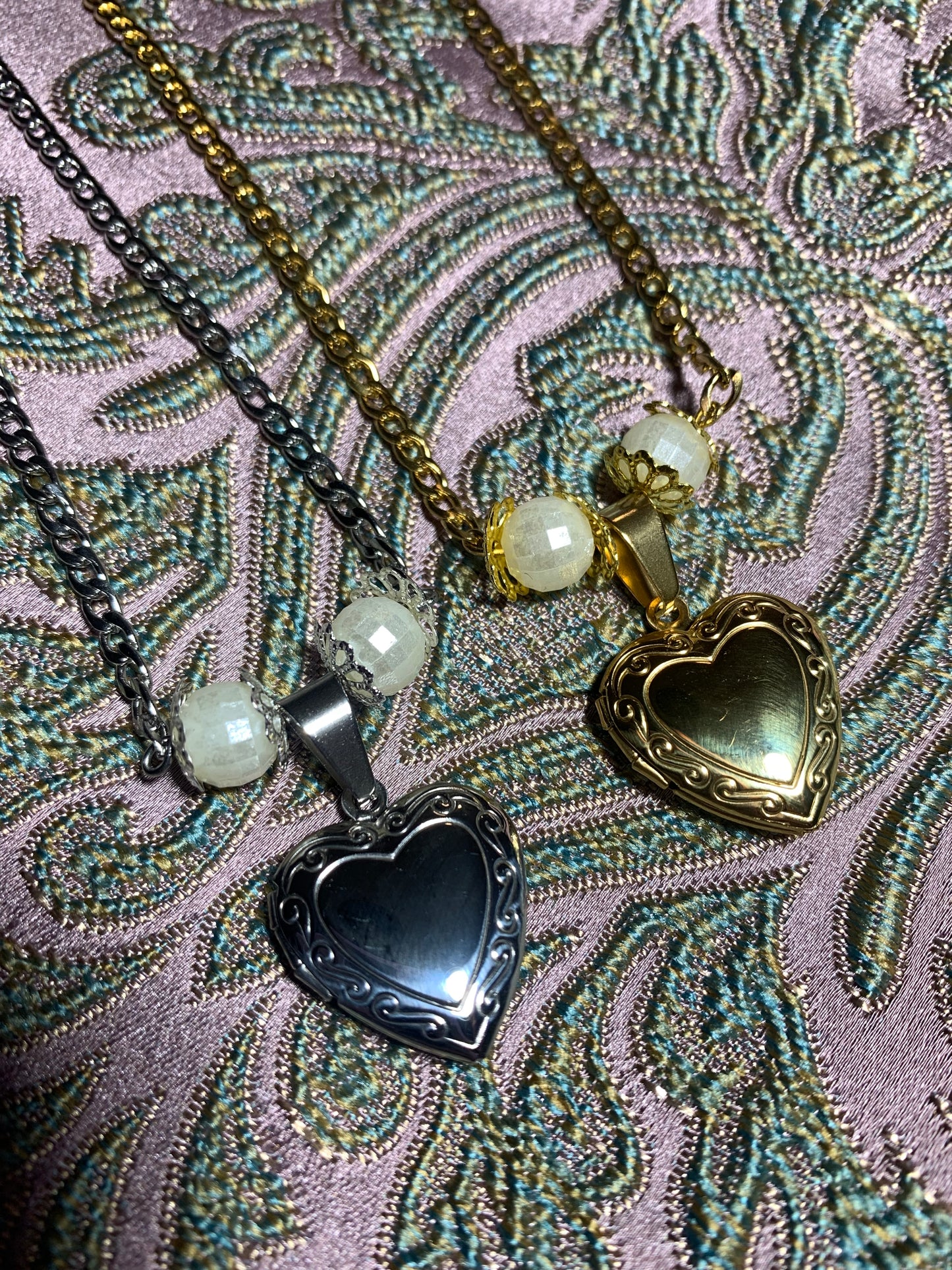 Relicario con Cadena Forma Corazón color Oro o Plata con PERLAS