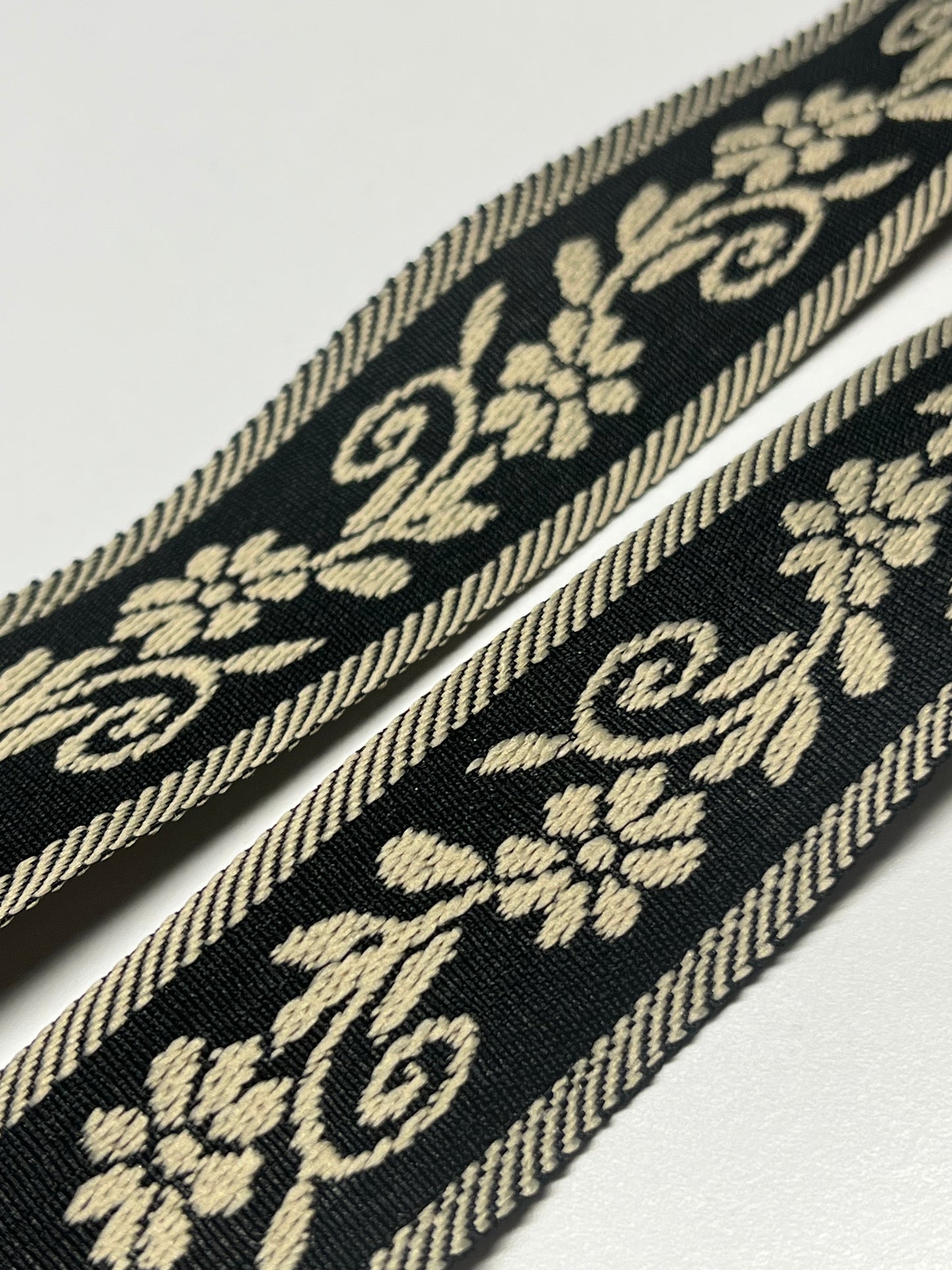 Atapiernas Lligacames Negro Floral