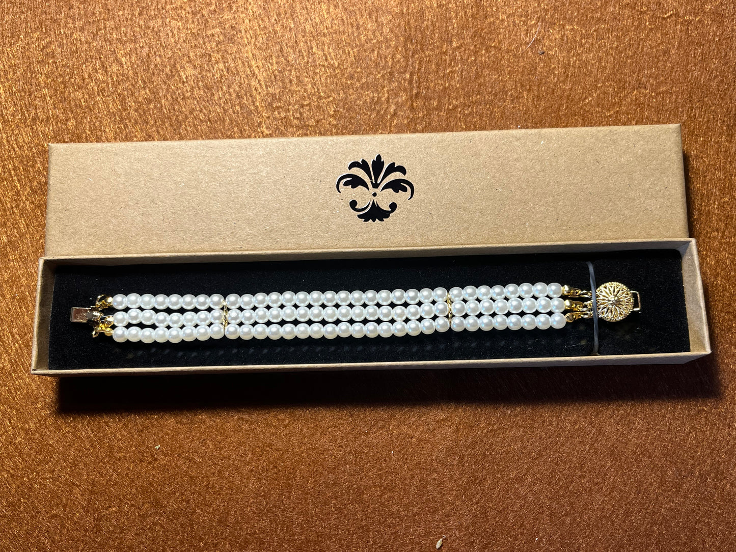 Pulsera 3 tiras de PERLAS cierre en CAJA ORO Y PLATA. PERLAS MINI O NORMALES