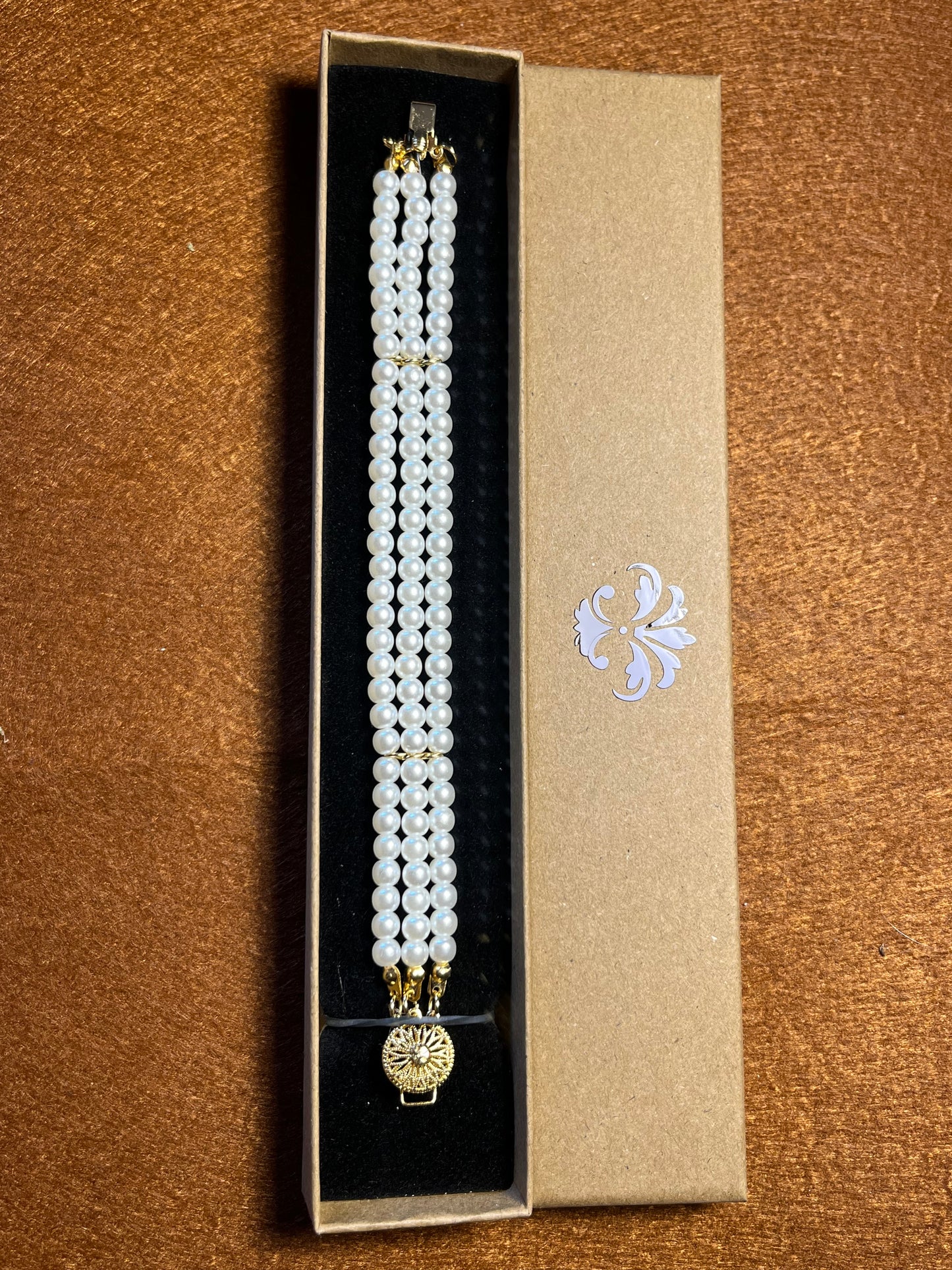 Pulsera 3 tiras de PERLAS cierre en CAJA ORO Y PLATA. PERLAS MINI O NORMALES