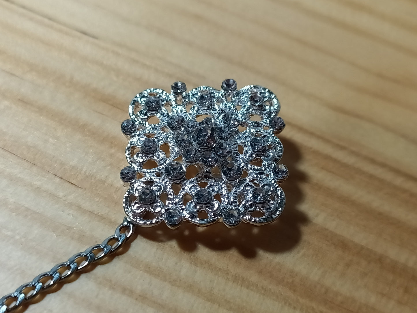 Porta Abanicos 24 Broches diferentes 🔸Modelo: Canutillo color ORO o PLATA