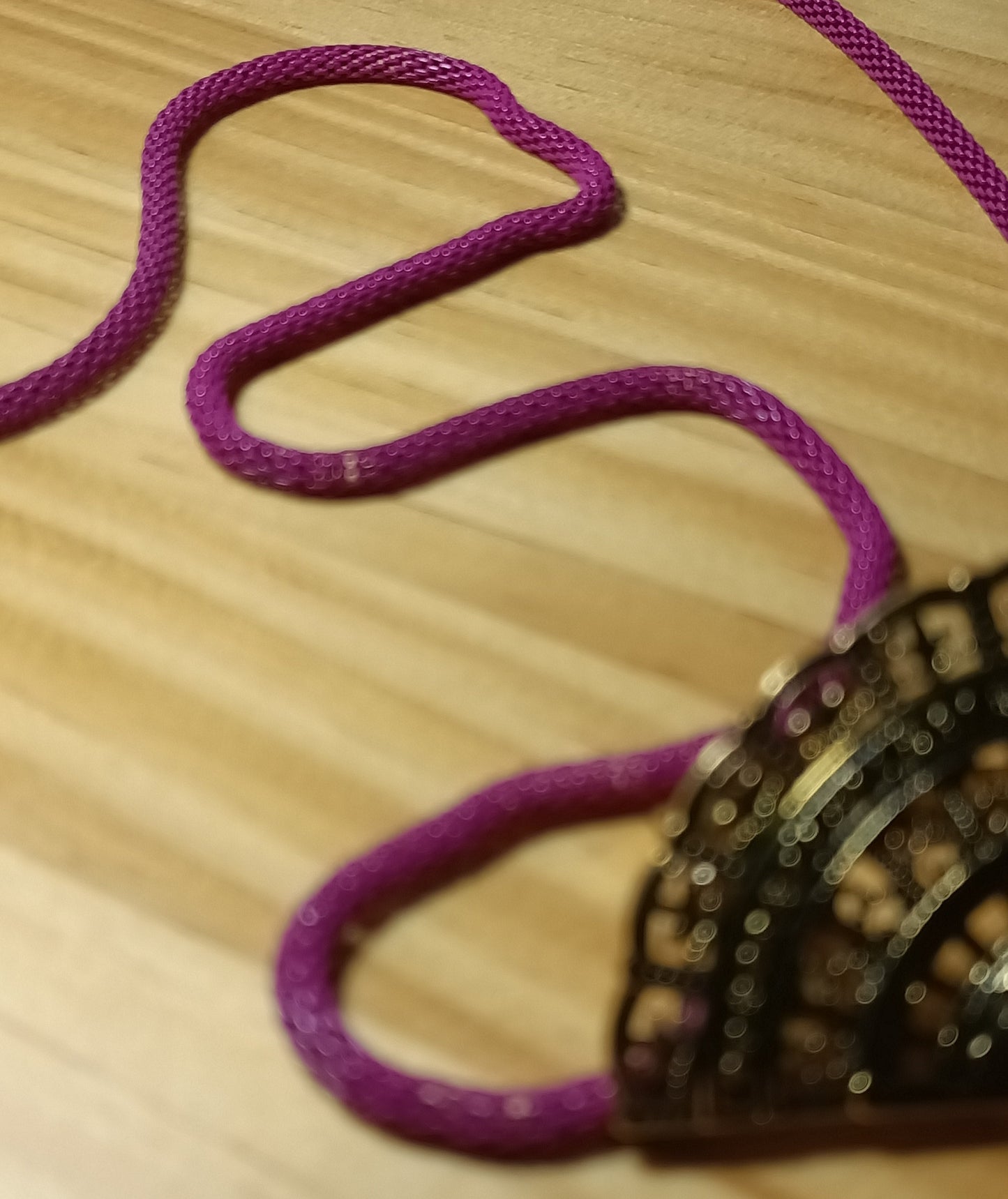 porta abanicos morado