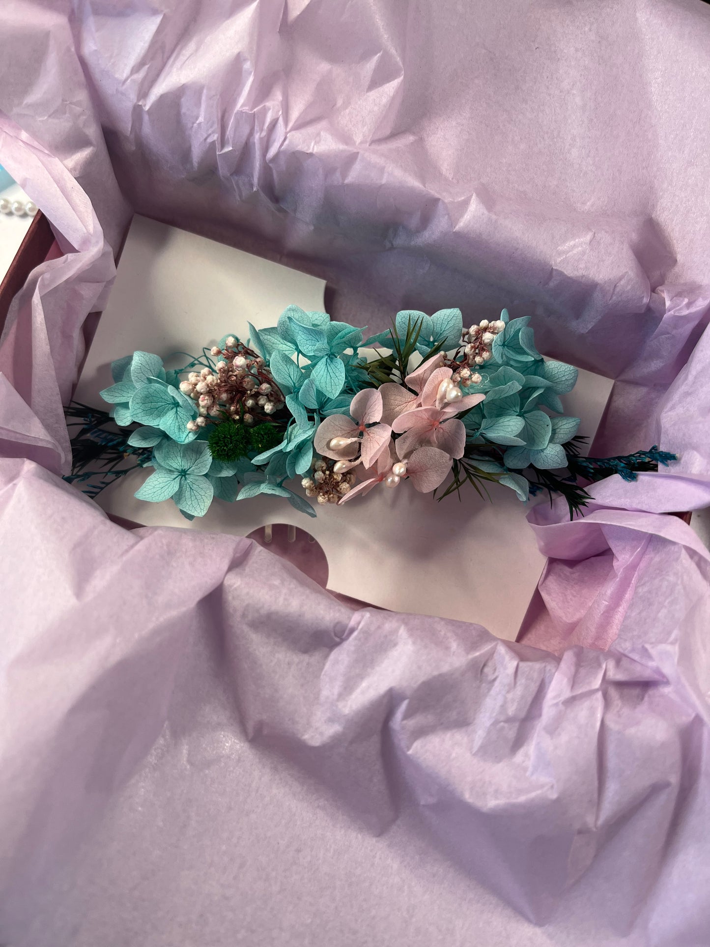 PEINETA DE FLORES PRESERVADAS PERSONALIZADAS ÚNICAS