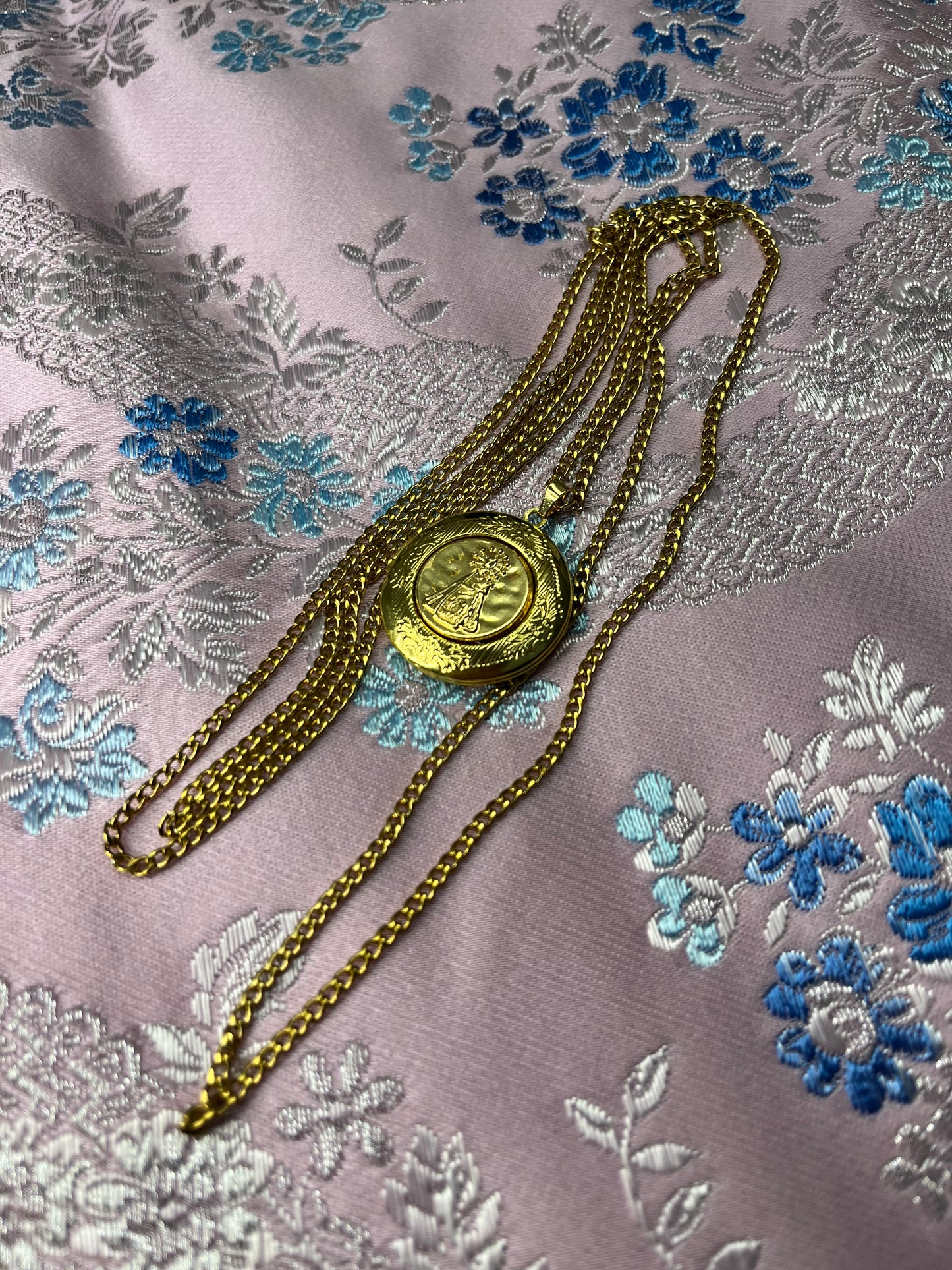 ▶️Relicario Virgen de los Desamparados en color Oro o Plata con cadena