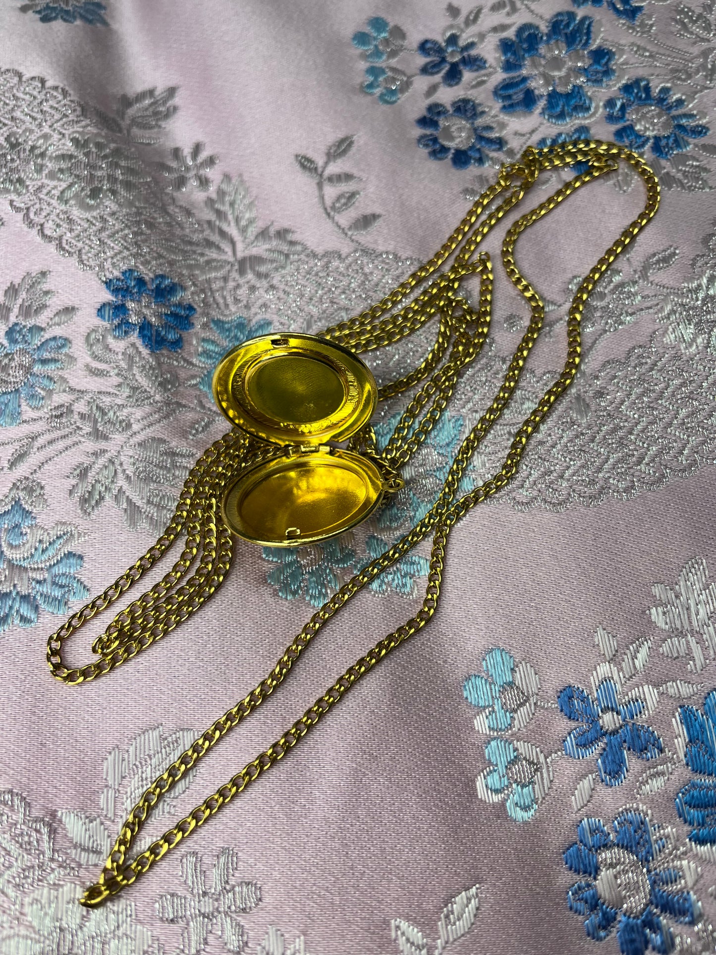 ▶️Relicario Virgen de los Desamparados en color Oro o Plata con cadena