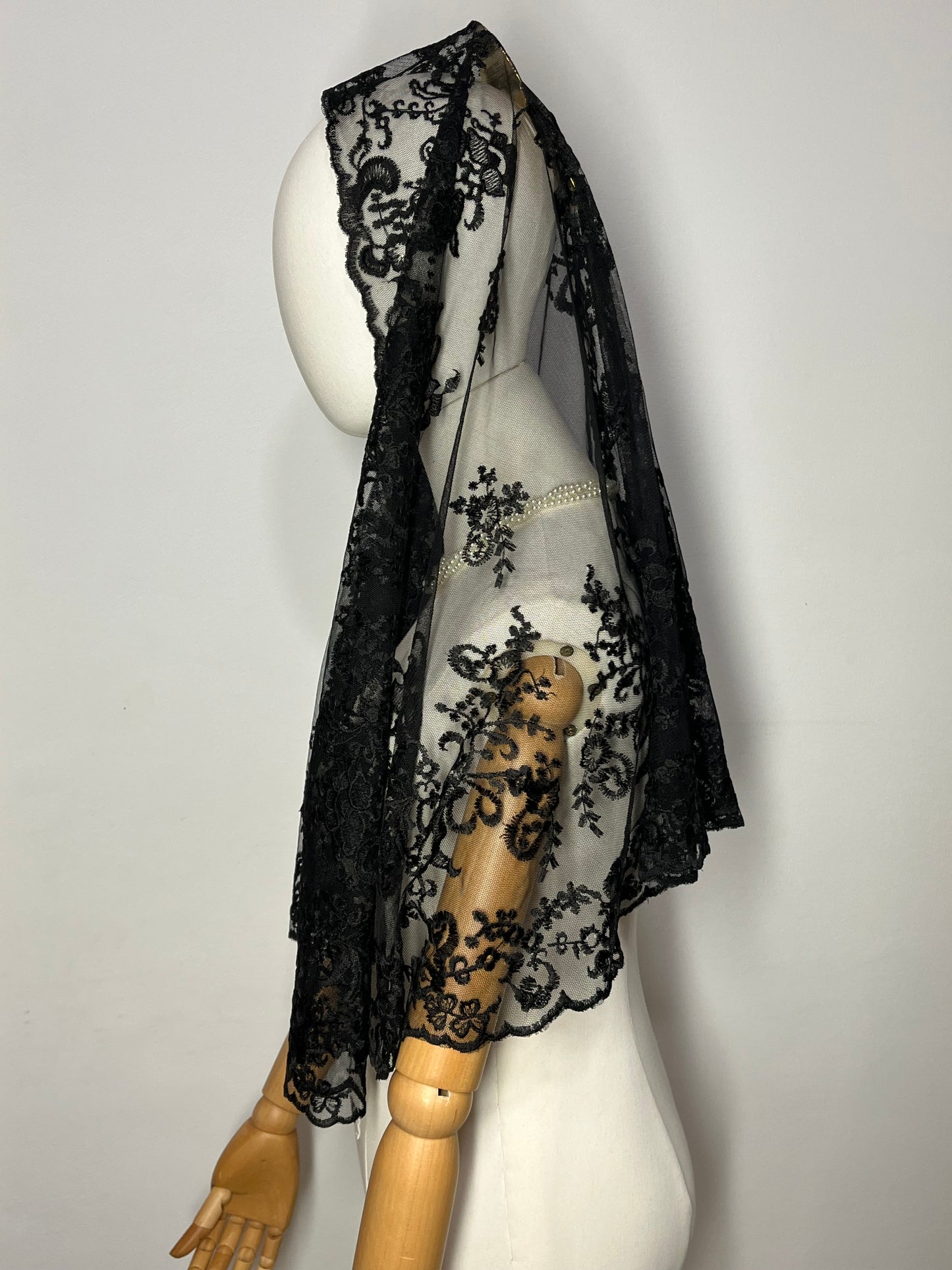 mantilla media luna negra