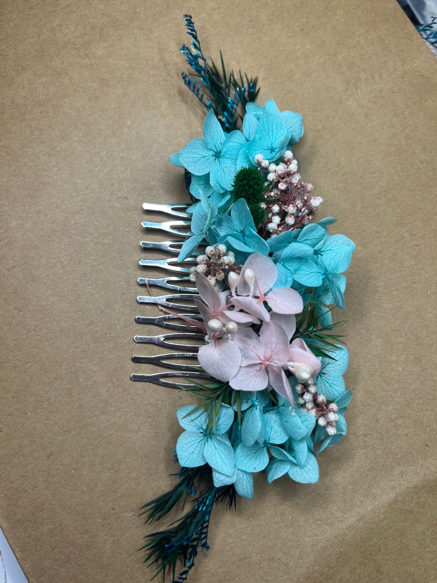 PEINETA DE FLORES PRESERVADAS PERSONALIZADAS ÚNICAS