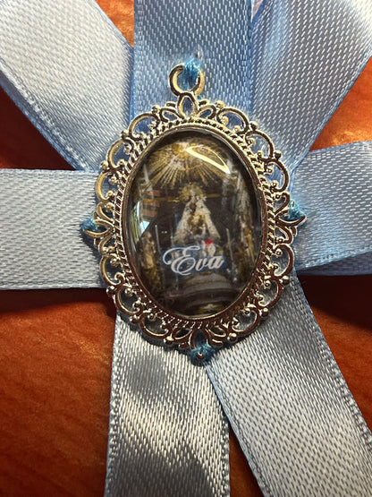 Medalla Caramba lazo VIRGEN DE LOS DESAMPARADOS  	 CON NOMBRE en color ORO o PLATA