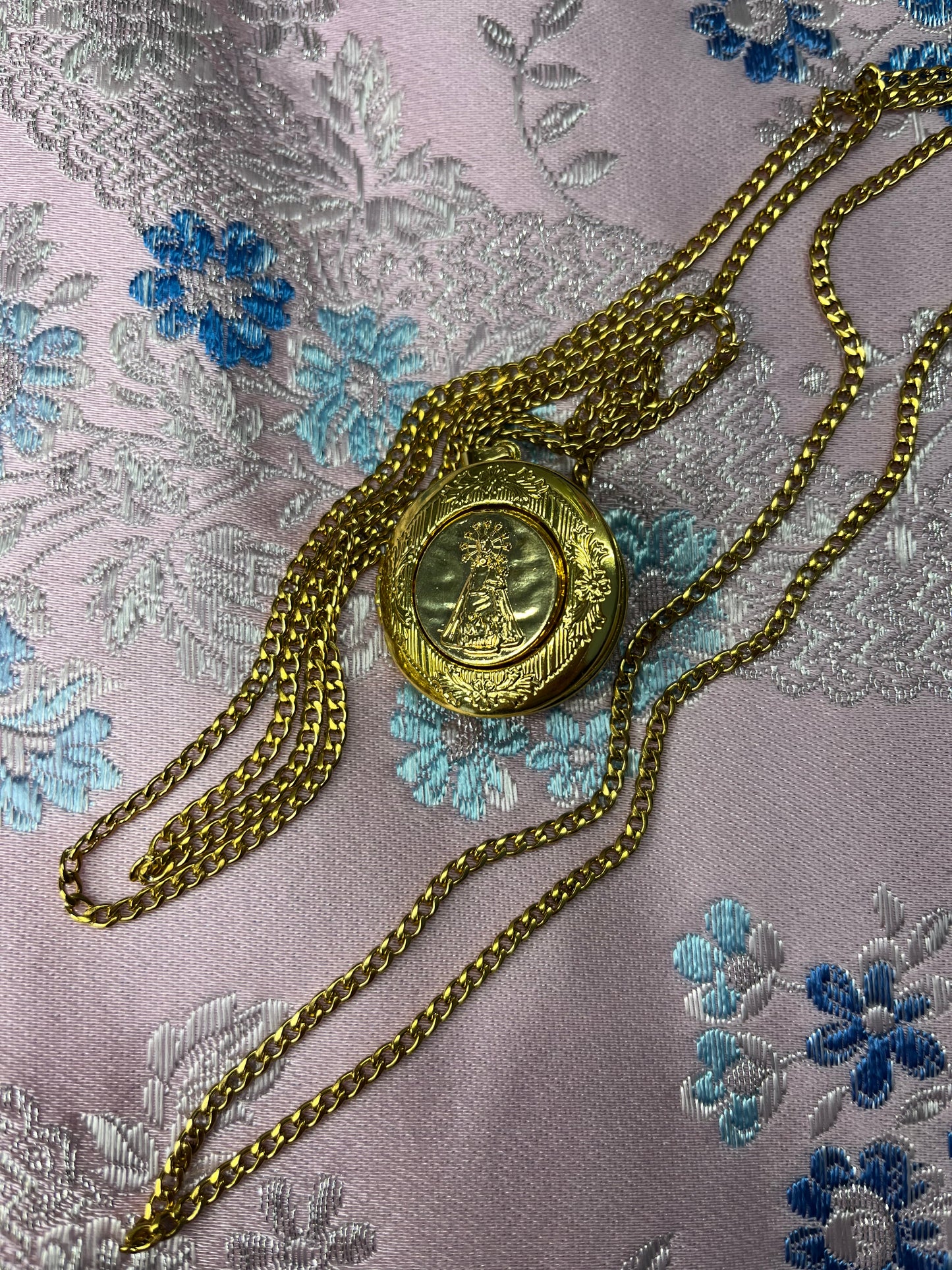 ▶️Relicario Virgen de los Desamparados en color Oro o Plata con cadena