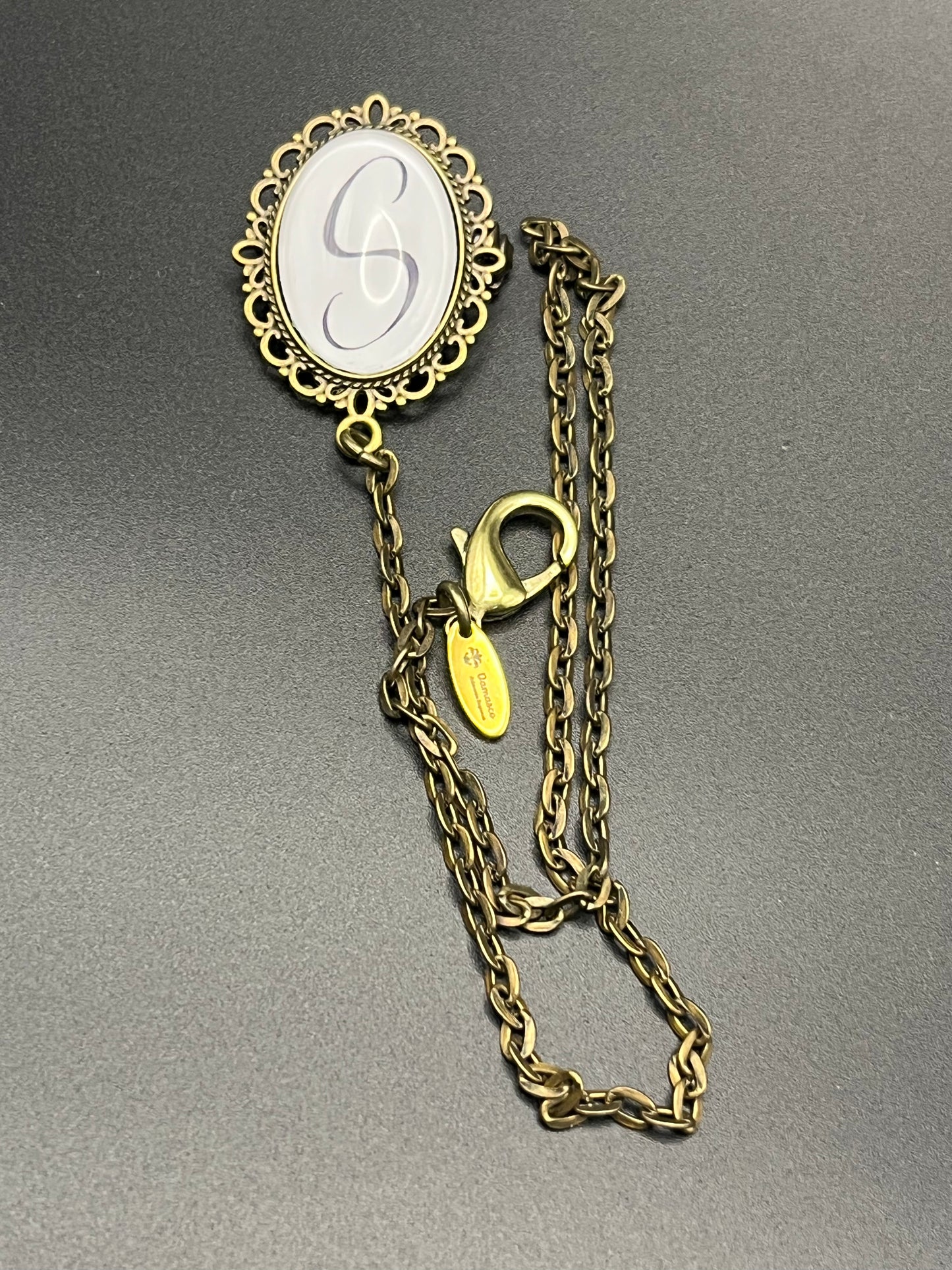 Porta Abanicos Modelo AINA con LETRA o NOMBRE o NOMBRE y CARGO .PERSONALIZADO