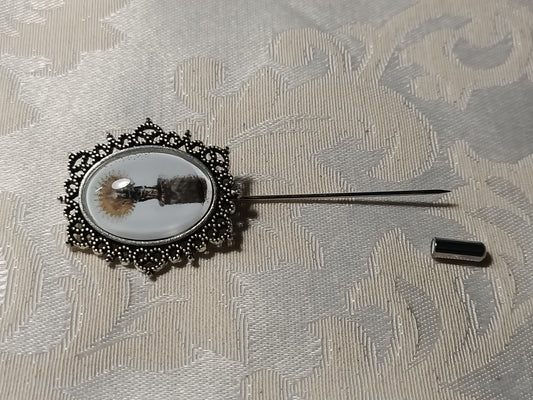Aguja con imágen de la Virgen del Pilar