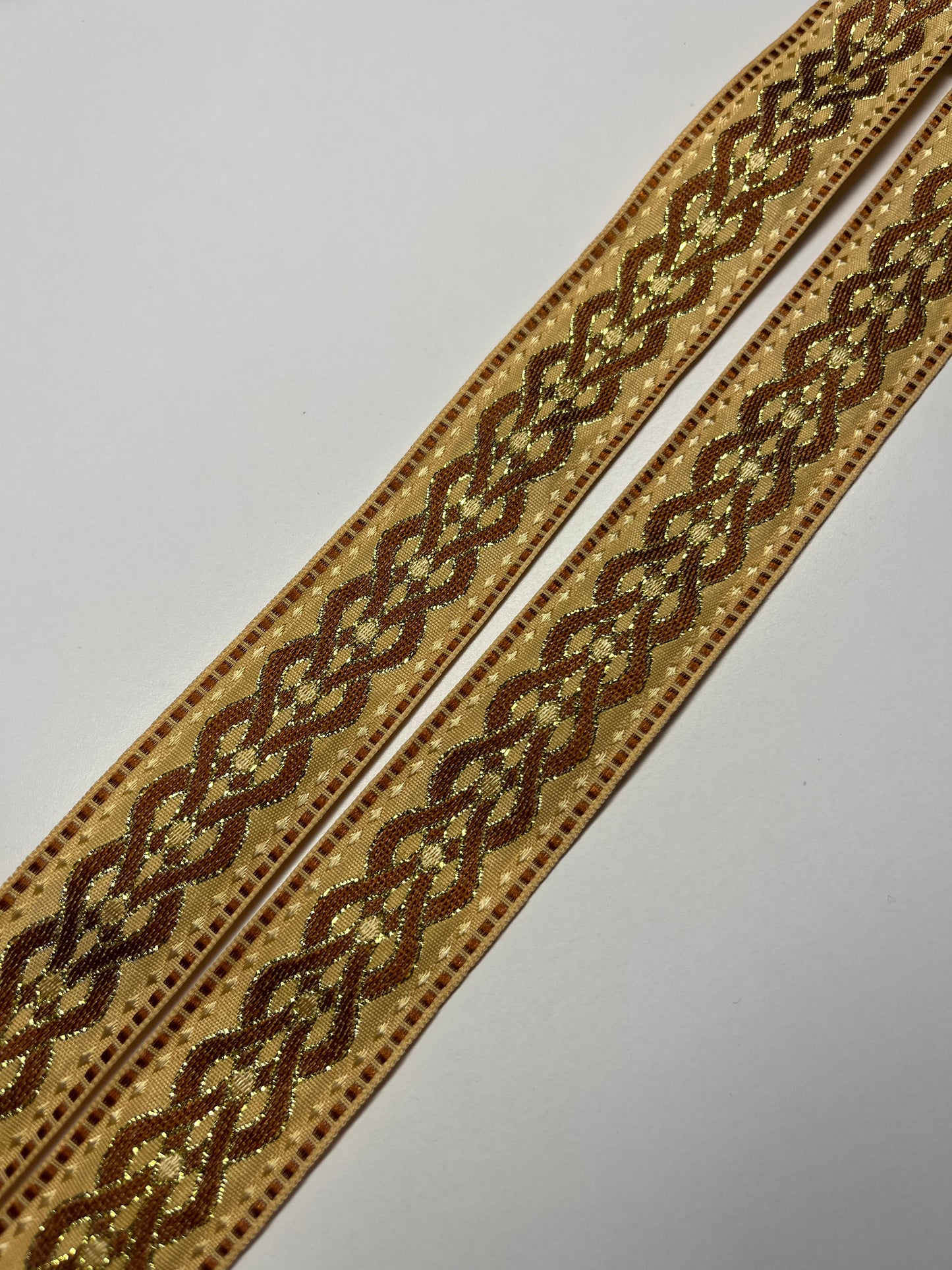 Atapiernas Lligacames Dorado con Brillo