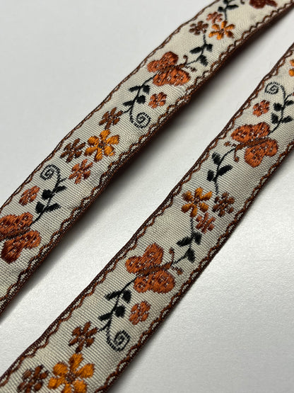 Atapiernas Lligacames Floral naranja y marrón