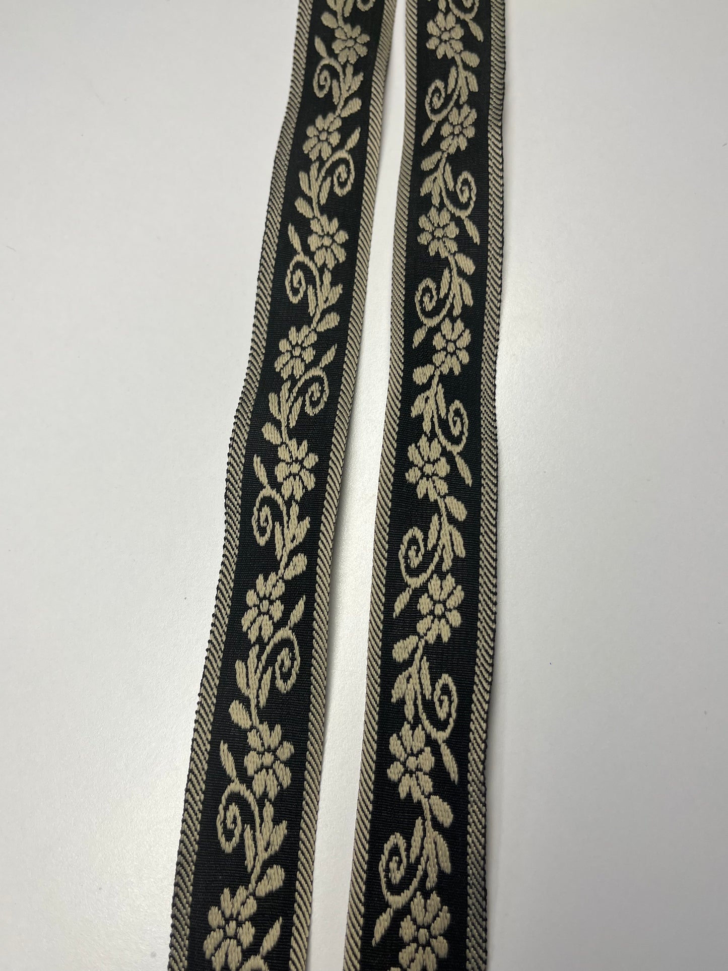 Atapiernas Lligacames Negro Floral